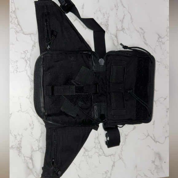 MENS Blackhawk Nylon Concealed Firearm Fanny Pack Holster - Picture 3 of 8